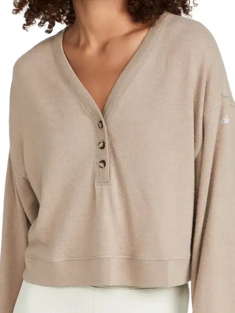 alo yoga alosoft cropped henley size small in beige